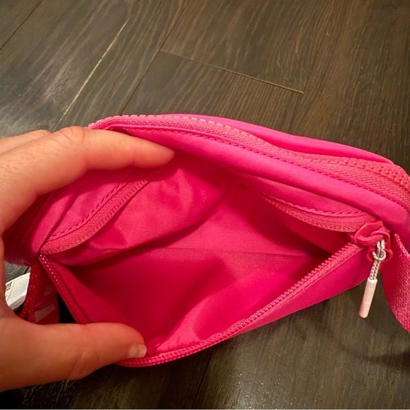 NWT Sonic Pink / White Logo Lululemon Everywhere Belt bag 1L - Picture 7 of 7